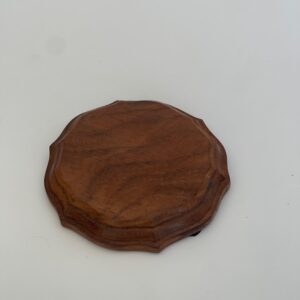 Base de madera pequeña