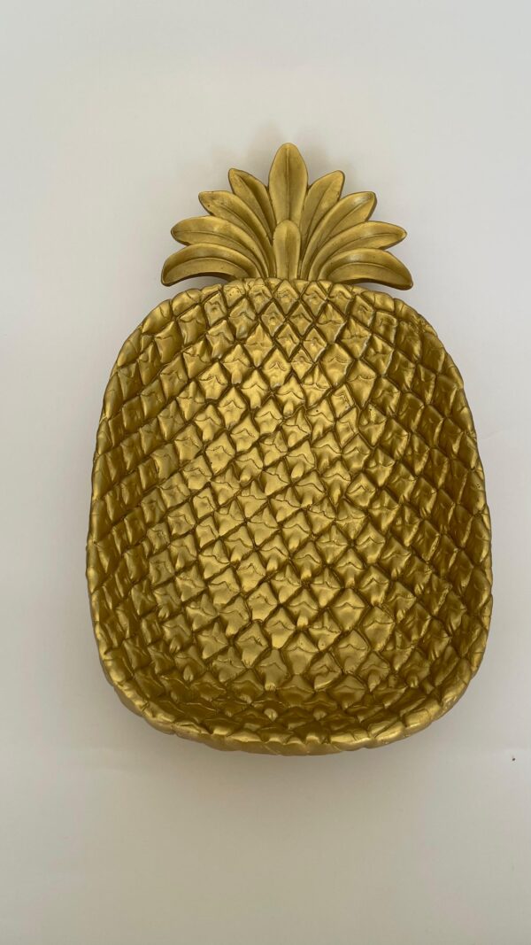 Base de piña en porcelana dorada