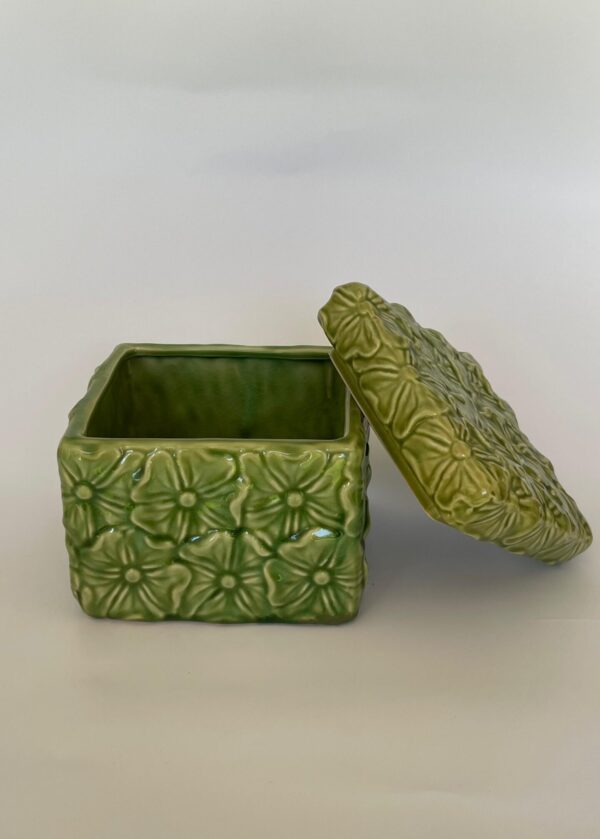 Cofre cuadrado verde en porcelana