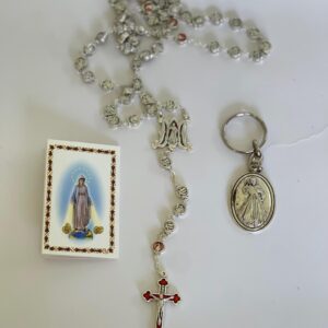 Rosario de la Milagrosa con mini libro y un llavero